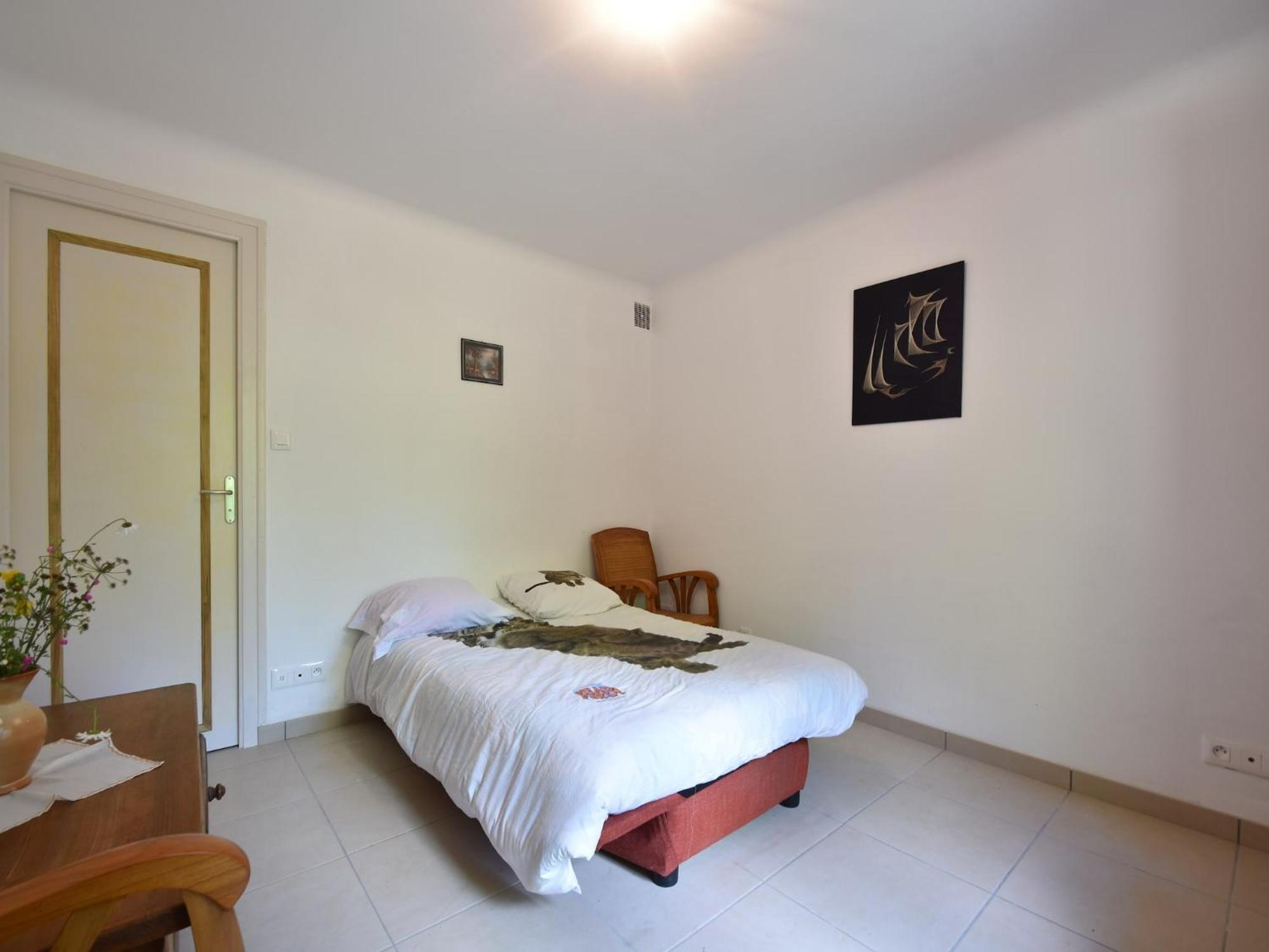 Superb Holiday Home With Private Garden Yvias Exterior foto